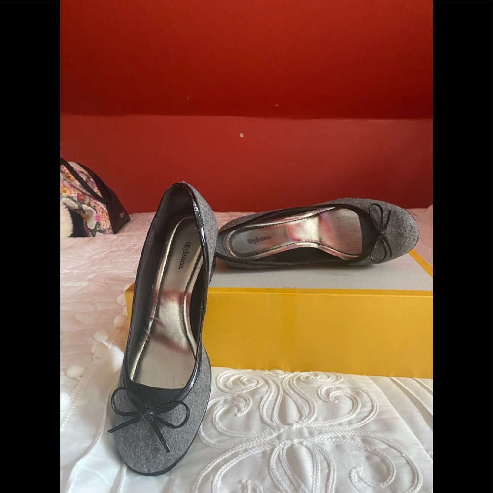 STYLE & Co BLACK AND GRAY LADIES SHOES